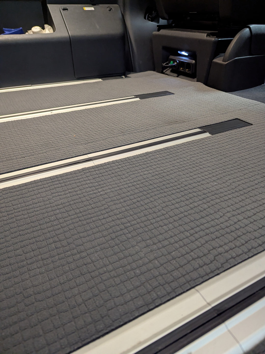 VANFLOOR passgenauer Teppich für den Fahrgastraum