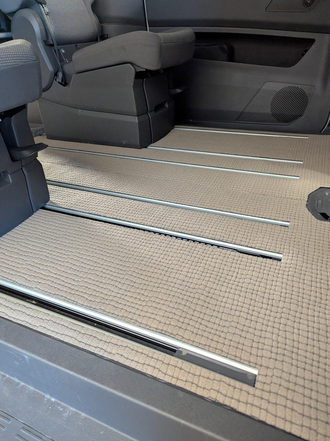 VANFLOOR passgenauer Teppich für den Fahrgastraum