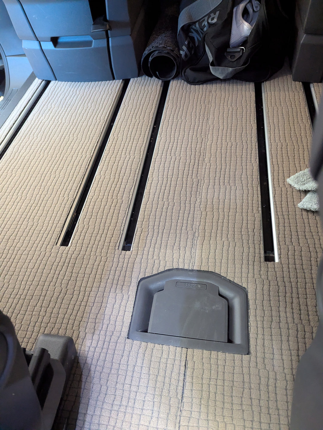 VANFLOOR passgenauer Teppich für den Fahrgastraum