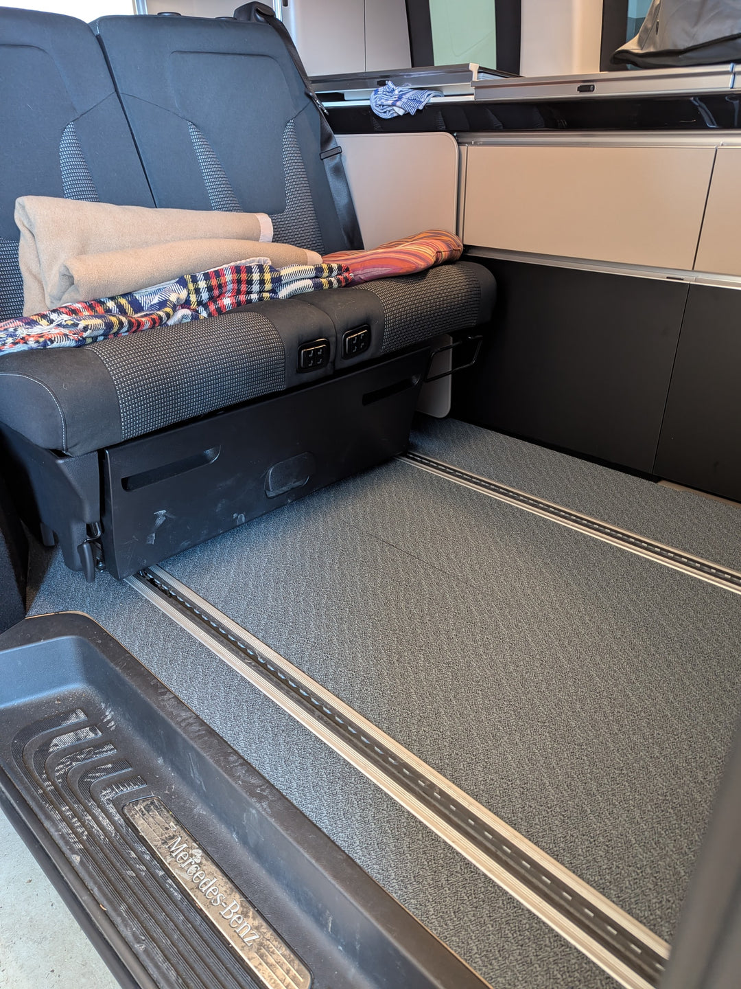 VANFLOOR passgenauer Teppich für den Fahrgastraum