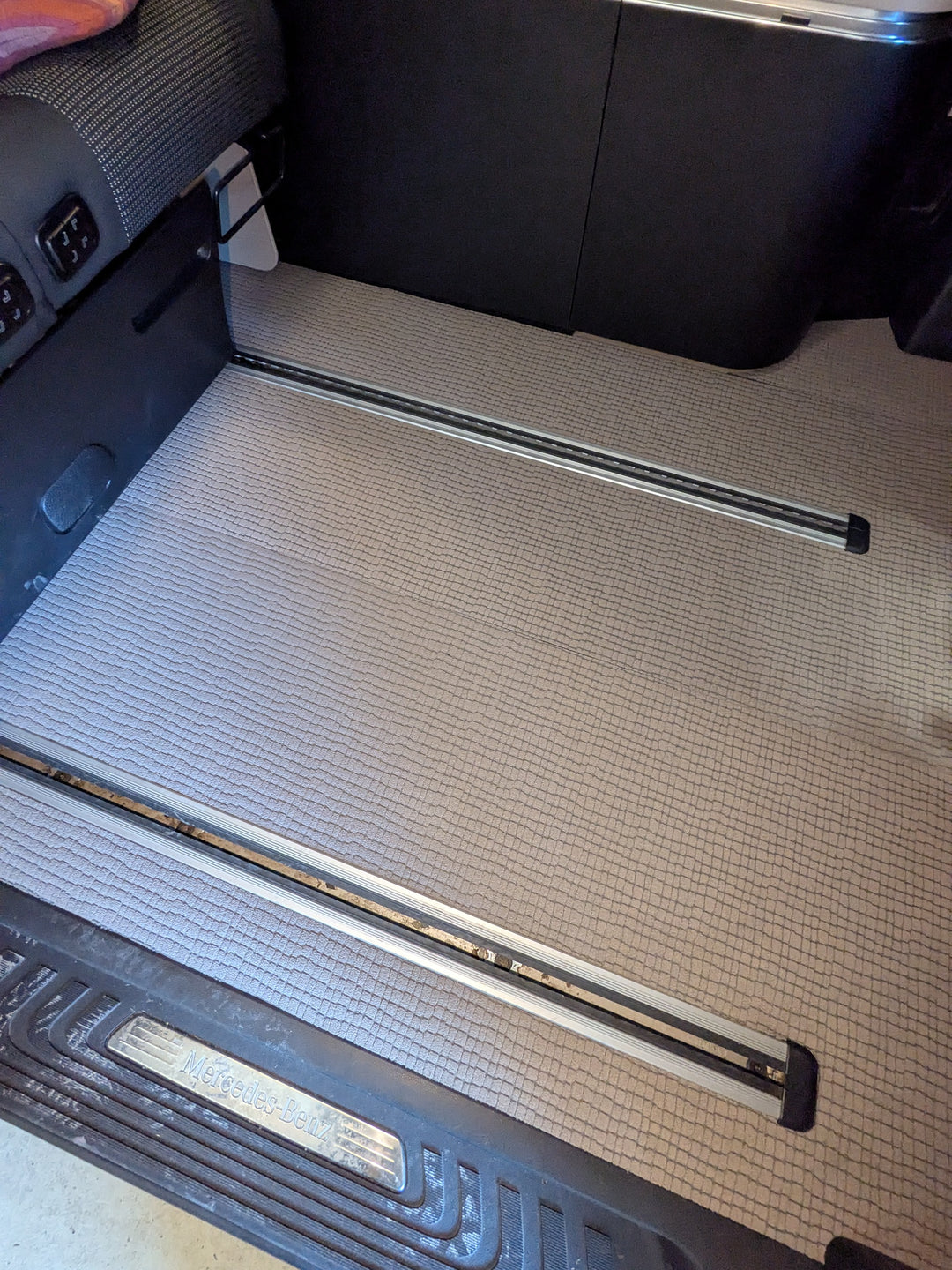 VANFLOOR passgenauer Teppich für den Fahrgastraum