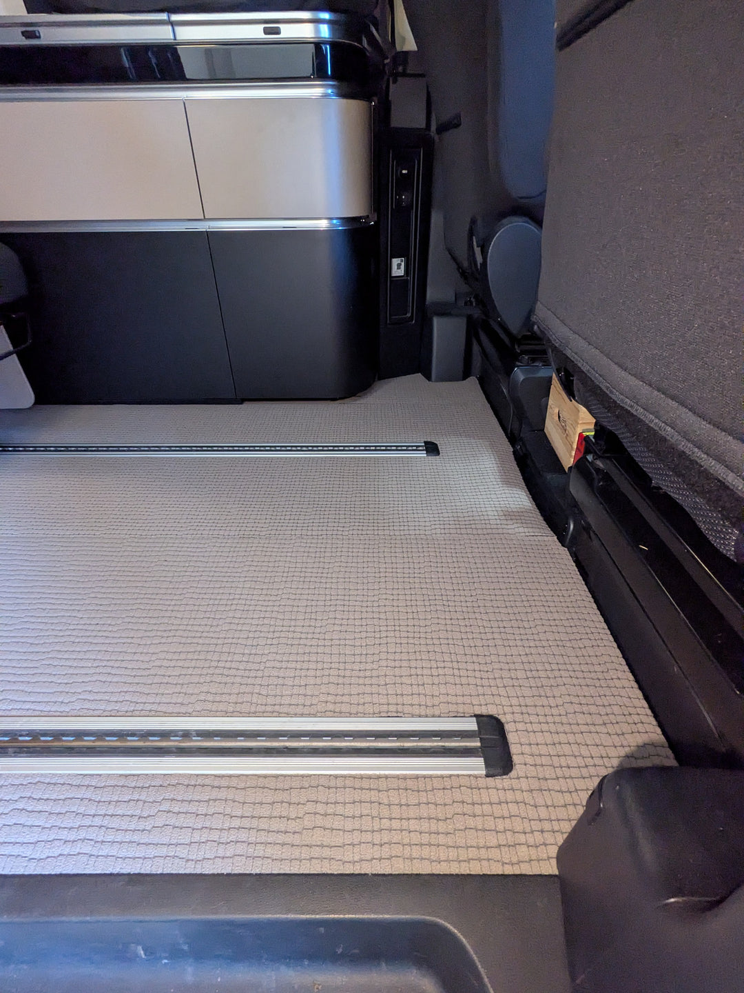 VANFLOOR passgenauer Teppich für den Fahrgastraum